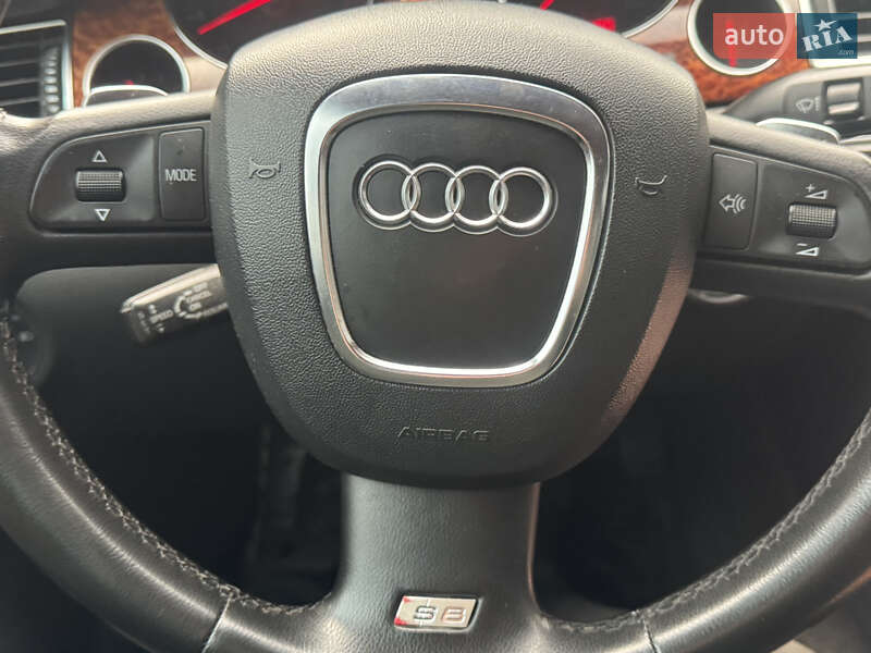 Седан Audi A8 2006 в Киеве