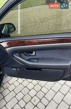 Седан Audi A8 2004 в Львове