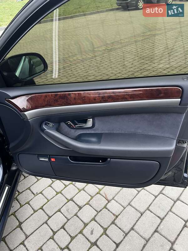 Седан Audi A8 2004 в Львові