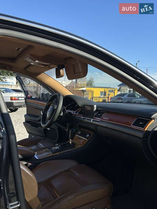 Седан Audi A8 2004 в Рокитному
