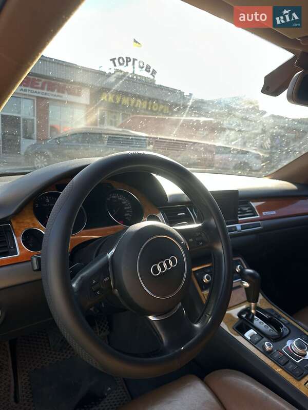 Седан Audi A8 2004 в Рокитному