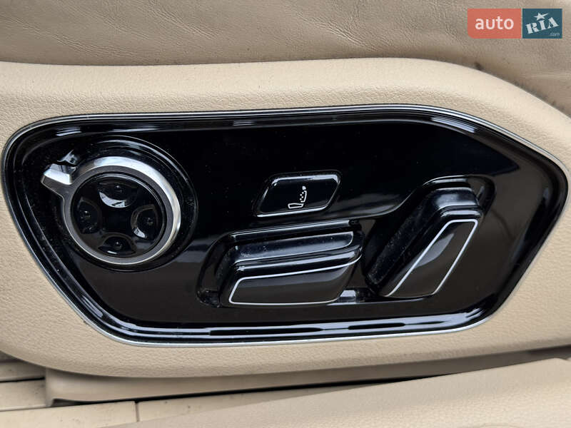 Седан Audi A8 2013 в Киеве