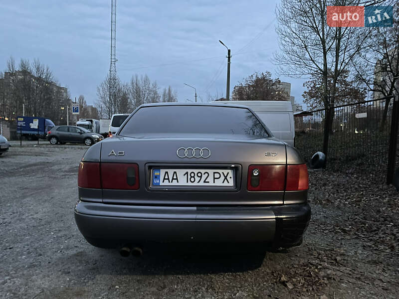 Седан Audi A8 1996 в Києві