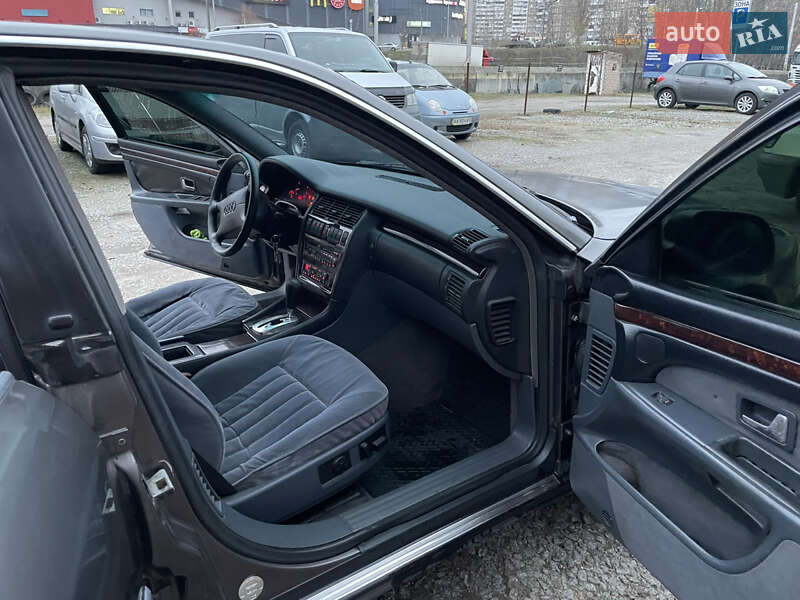 Седан Audi A8 1996 в Києві