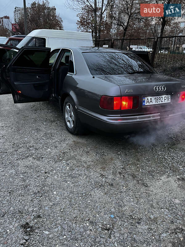 Седан Audi A8 1996 в Києві