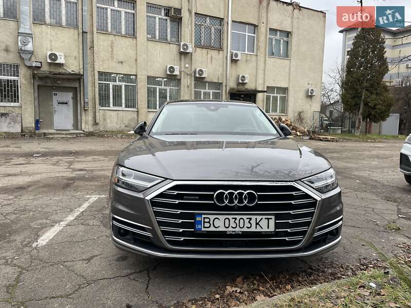 Седан Audi A8 2018 в Львові