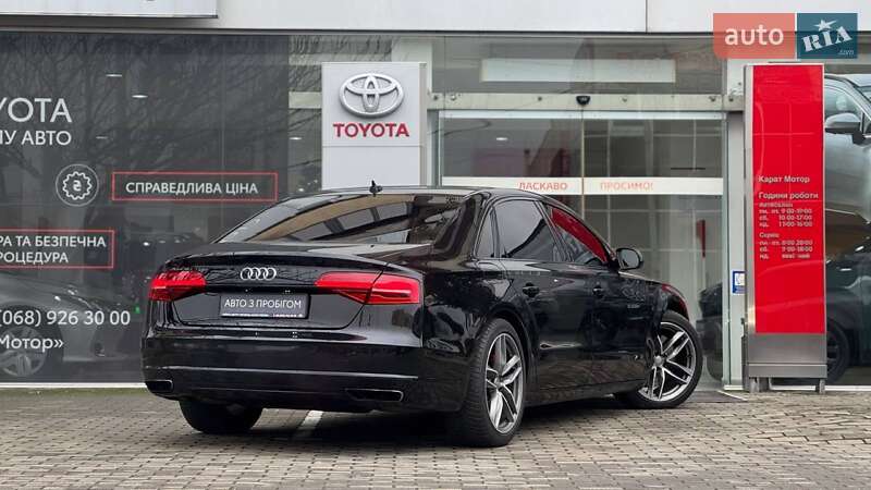 Седан Audi A8 2015 в Ужгороді