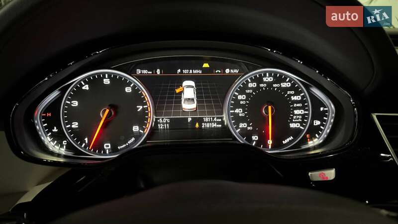 Седан Audi A8 2015 в Ужгороді