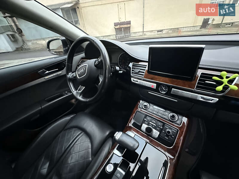 Седан Audi A8 2012 в Ивано-Франковске