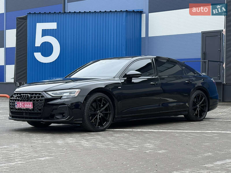 Седан Audi A8 2024 в Ровно