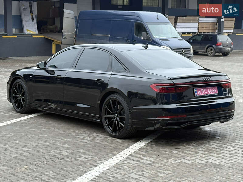 Седан Audi A8 2024 в Ровно