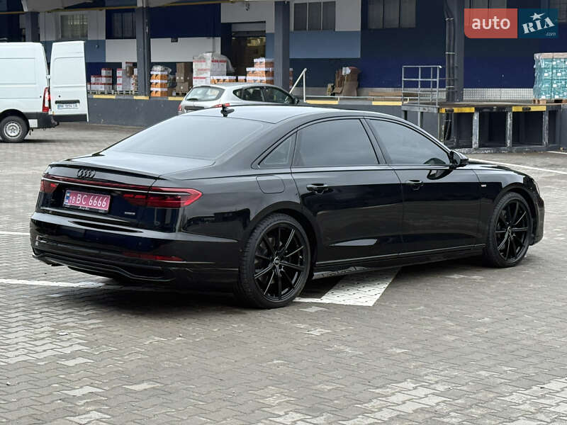 Седан Audi A8 2024 в Ровно