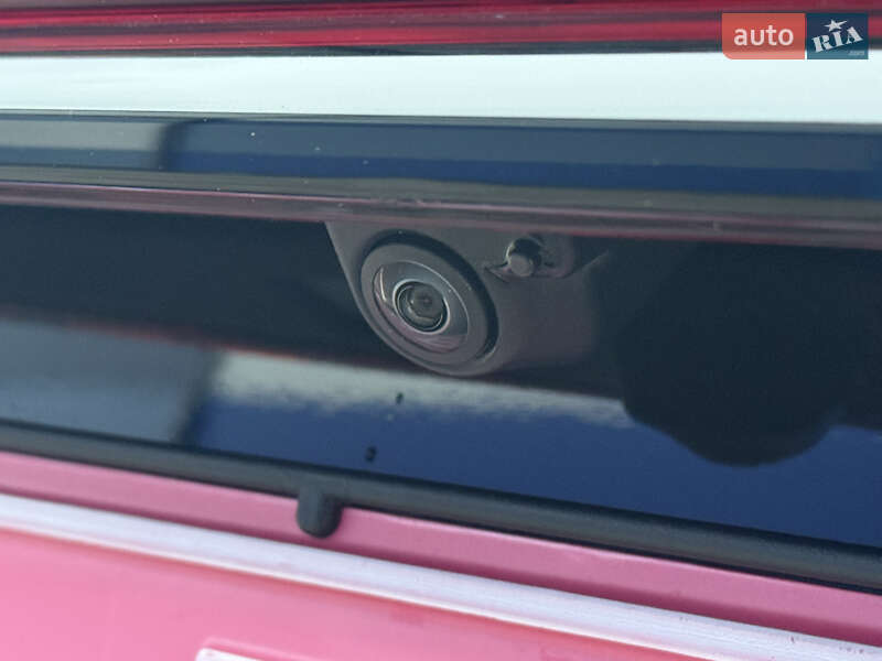 Седан Audi A8 2024 в Ровно