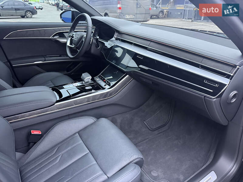 Седан Audi A8 2024 в Ровно