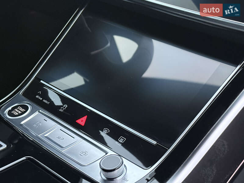 Седан Audi A8 2024 в Ровно