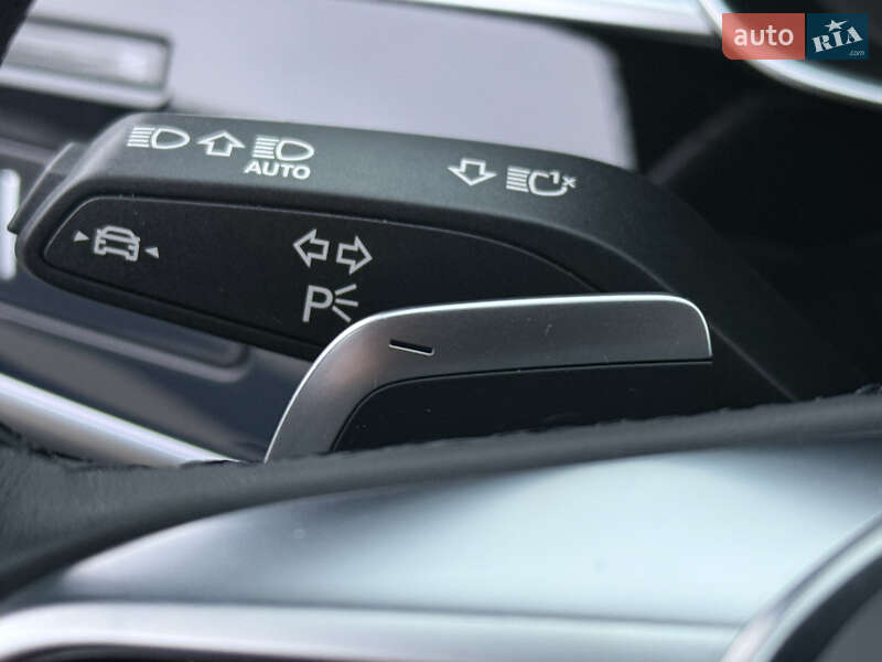 Седан Audi A8 2024 в Ровно