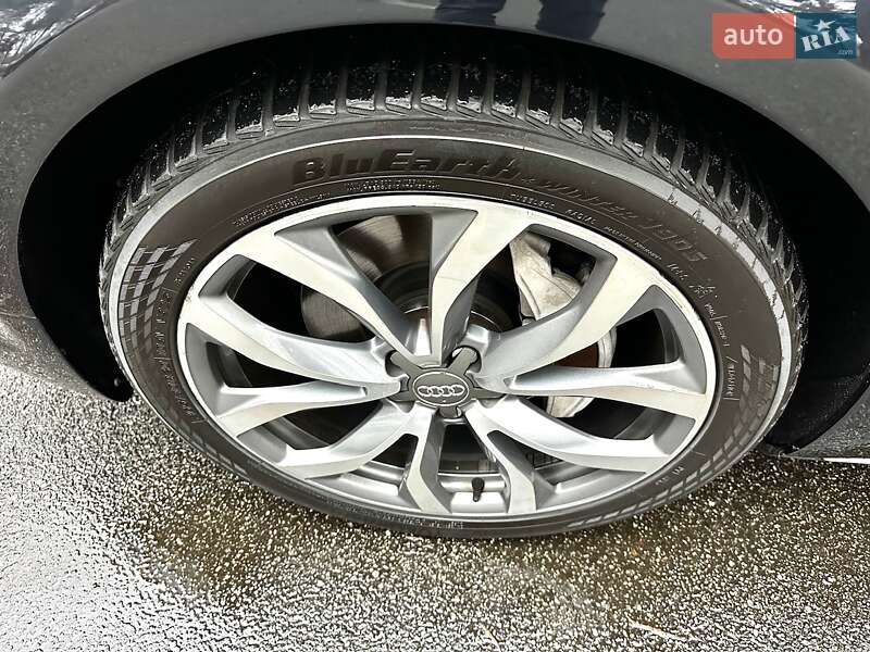 Седан Audi A8 2014 в Киеве