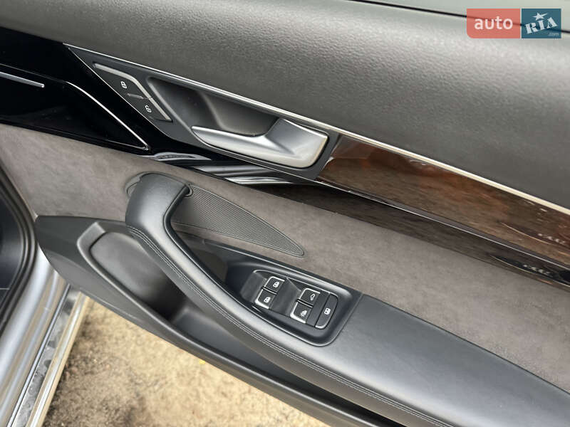 Седан Audi A8 2015 в Киеве