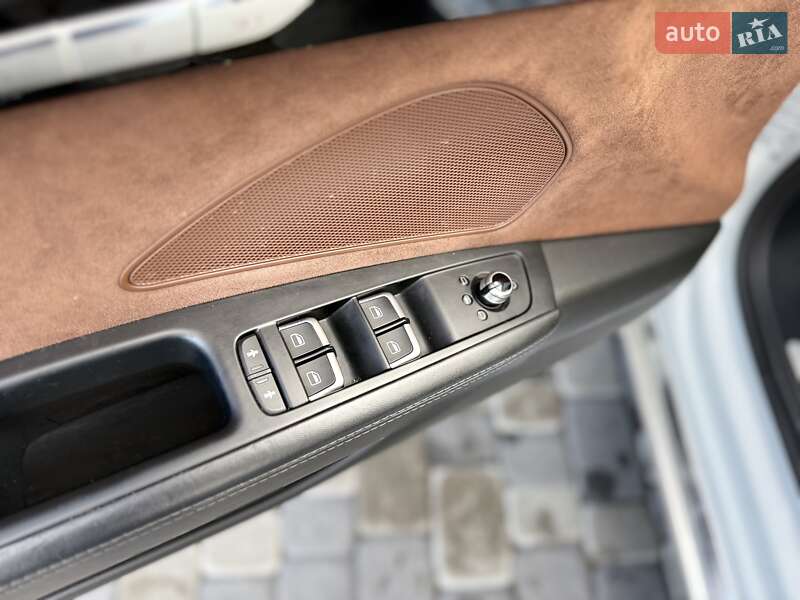 Седан Audi A8 2016 в Львове фото 32 Седан Audi A8 2016 в Львове