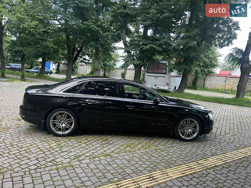 Седан Audi A8 2013 в Сокирянах