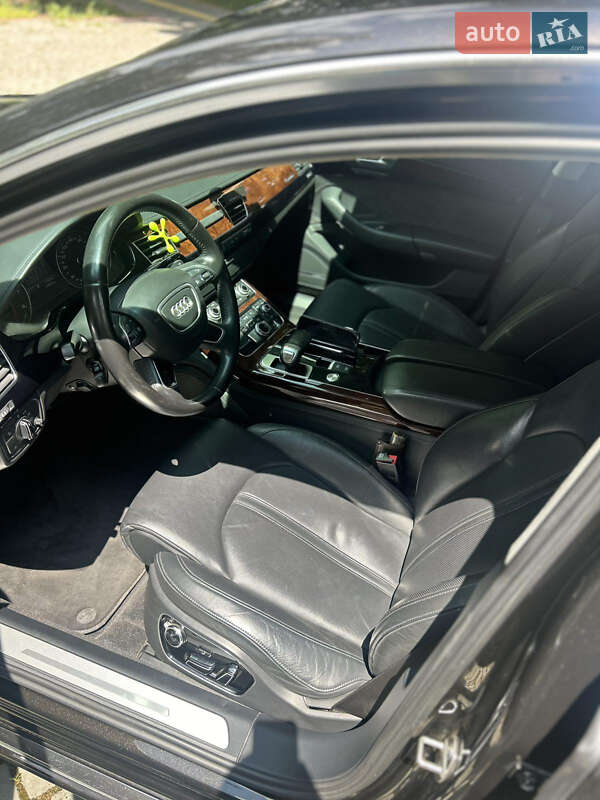 Седан Audi A8 2013 в Сокирянах