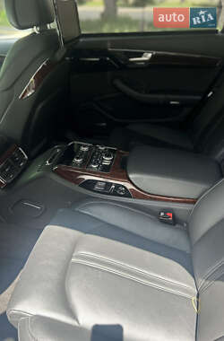 Седан Audi A8 2013 в Сокирянах