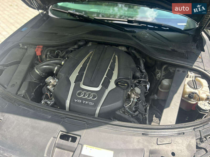 Седан Audi A8 2013 в Сокирянах