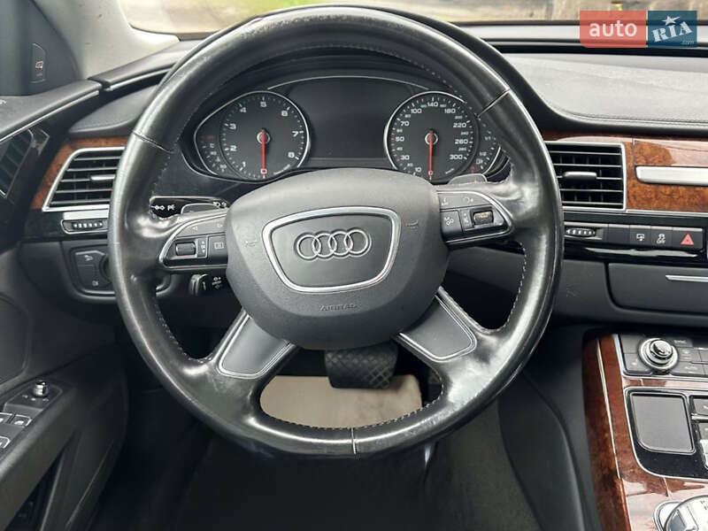 Седан Audi A8 2012 в Киеве