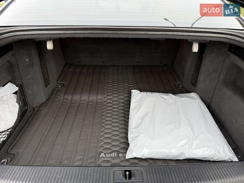 Седан Audi A8 2004 в Киеве