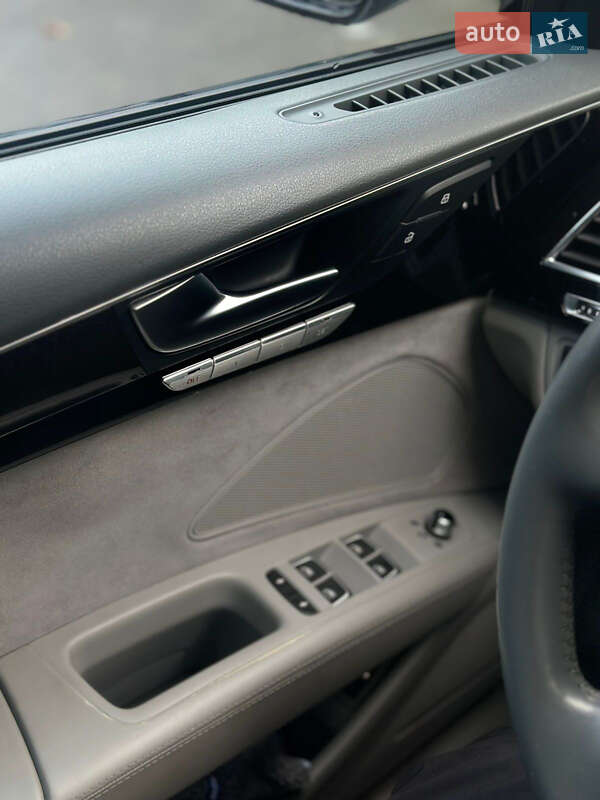 Седан Audi A8 2017 в Киеве фото 21 Седан Audi A8 2017 в Киеве