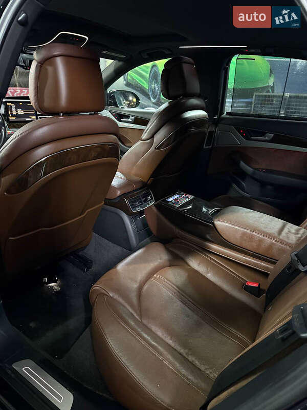 Седан Audi A8 2014 в Луцке