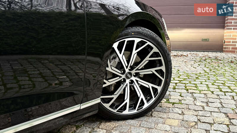 Седан Audi A8 2022 в Киеве
