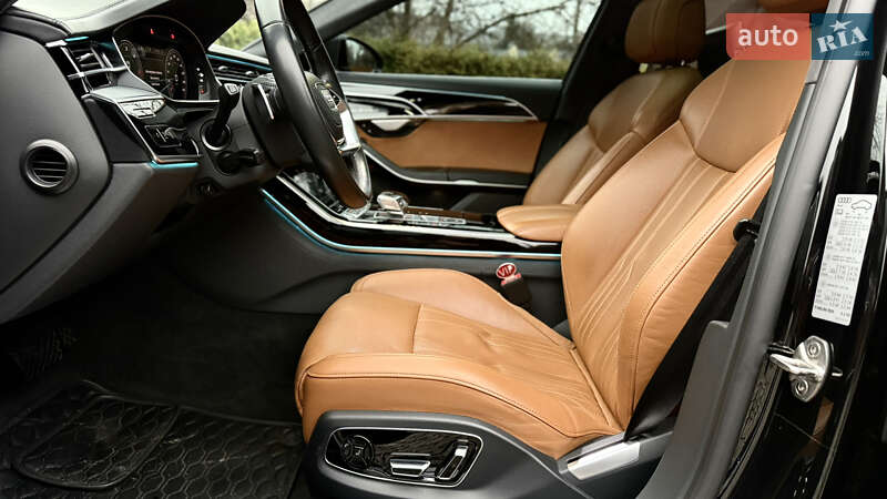Седан Audi A8 2022 в Киеве