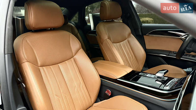 Седан Audi A8 2022 в Киеве