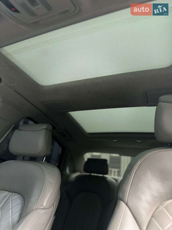 Седан Audi A8 2017 в Киеве