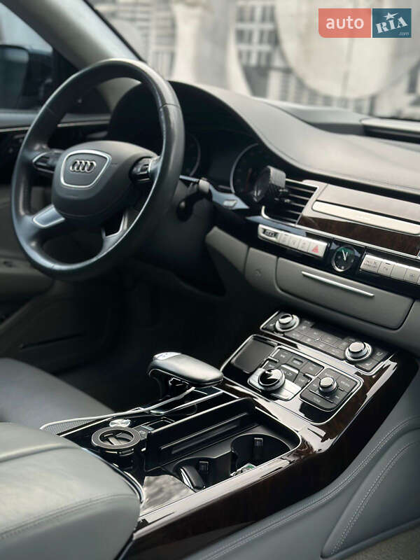 Седан Audi A8 2017 в Киеве