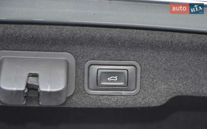 Седан Audi A8 2013 в Одессе
