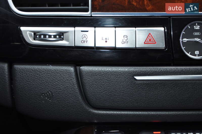 Седан Audi A8 2013 в Одессе