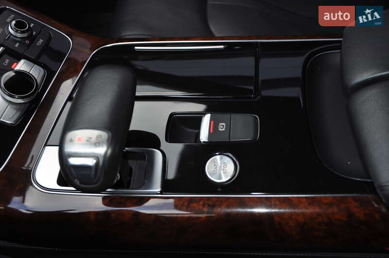 Седан Audi A8 2013 в Одессе