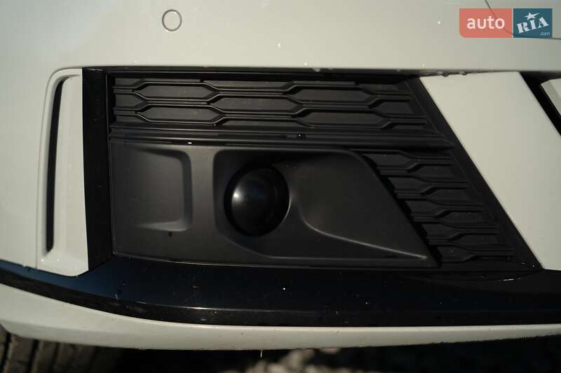 Седан Audi A8 2021 в Черновцах