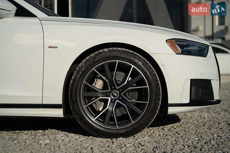 Седан Audi A8 2021 в Черновцах