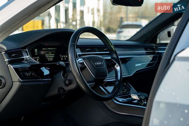 Седан Audi A8 2021 в Черновцах