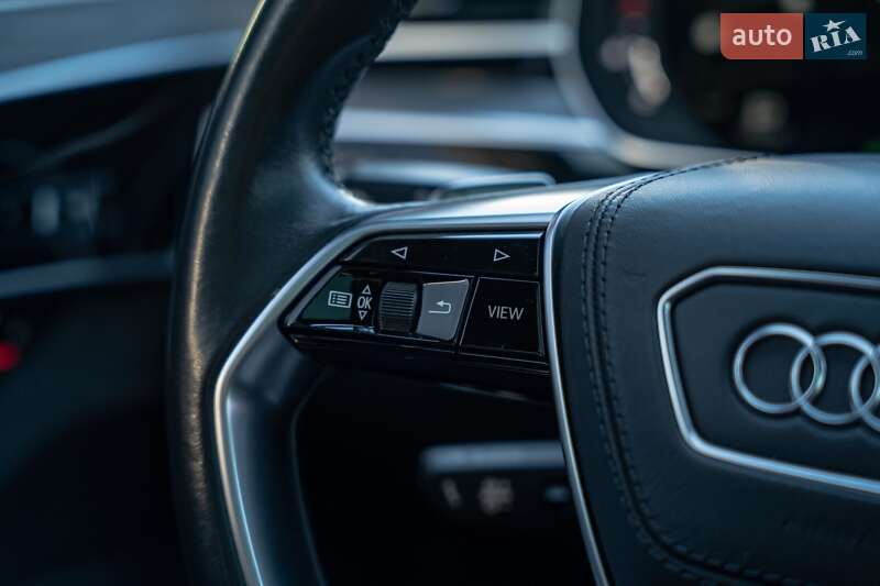 Седан Audi A8 2021 в Черновцах