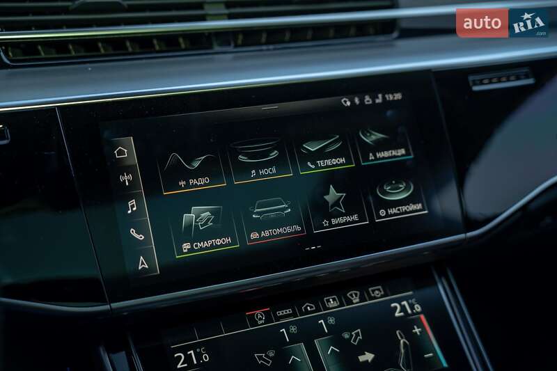 Седан Audi A8 2021 в Черновцах