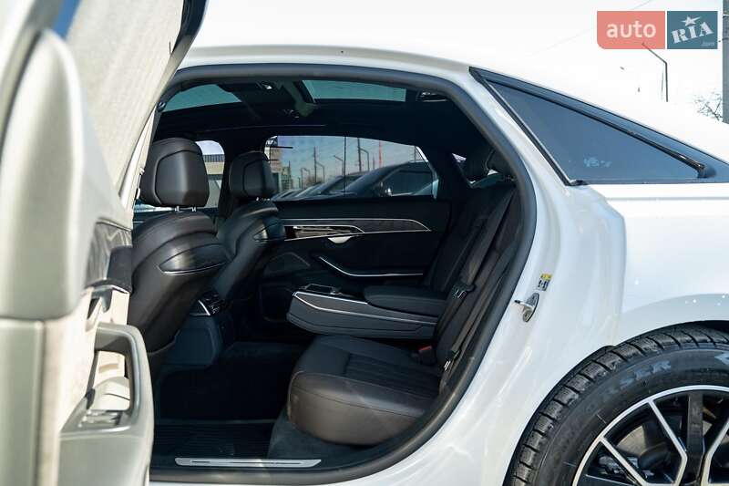 Седан Audi A8 2021 в Черновцах