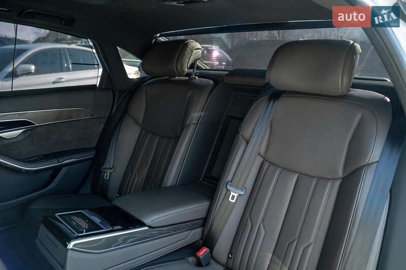 Седан Audi A8 2021 в Черновцах