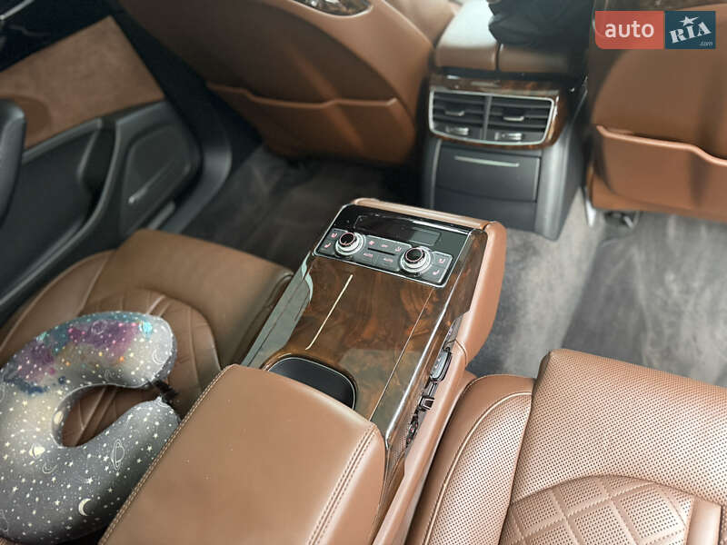 Седан Audi A8 2016 в Николаеве