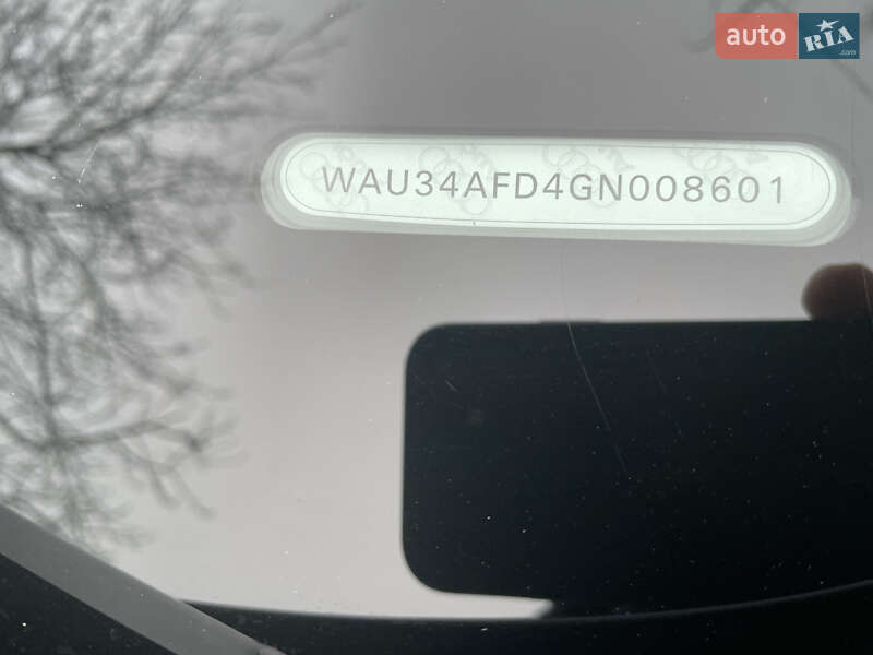 Седан Audi A8 2015 в Днепре