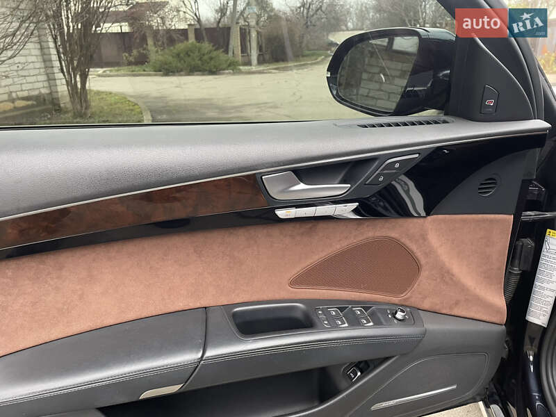 Седан Audi A8 2015 в Днепре