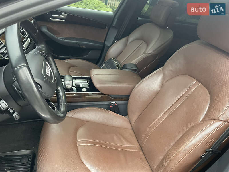 Седан Audi A8 2015 в Днепре